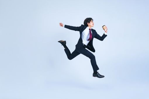 黒服(ボーイ)がキャバクラを飛ぶのは危険？辞めさせてくれない場合の対処法